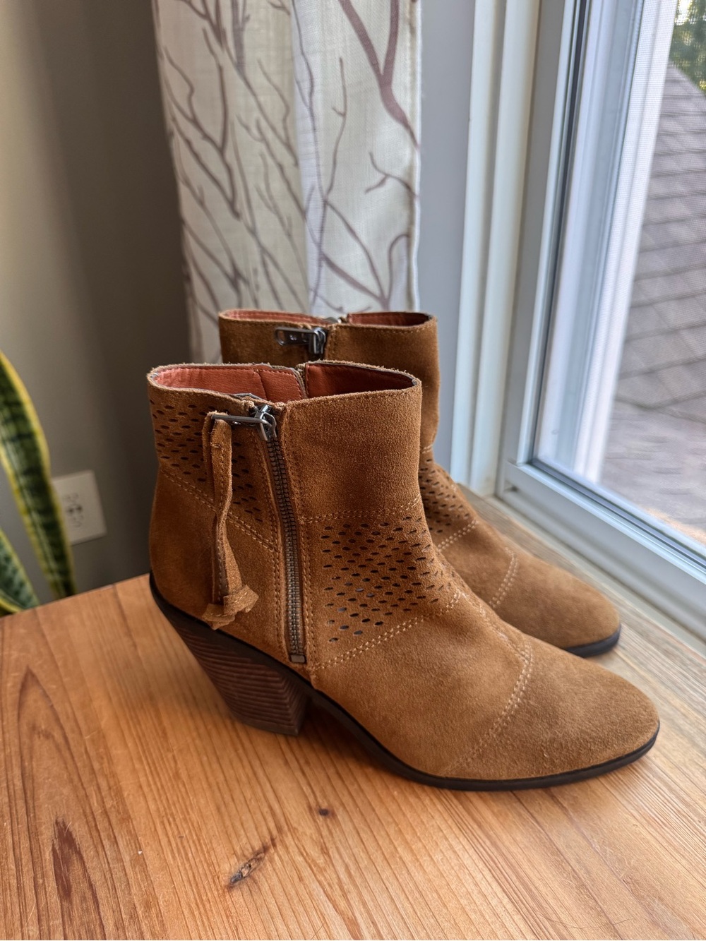 Lucky Brand Women’s 9 Tan Suede Perforated Ankle Booties Block Heel